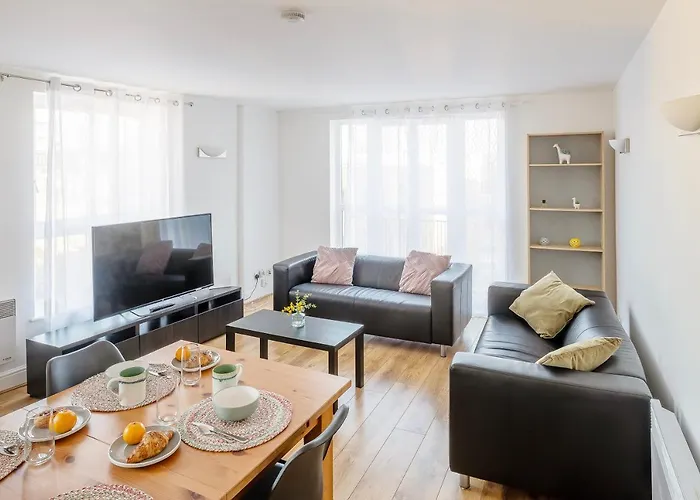 The Bright Flat In Whitechapel