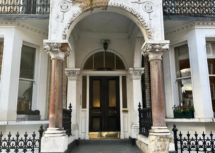 3 Bedroom Top Floor Apartment Kensington