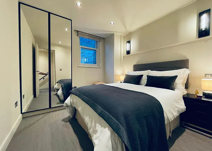 Chic Mews House In South Kensington