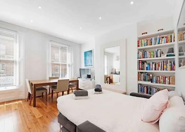 Huge 1 Bed -Sleeps 4 De Lux Soho Fitzrovia Suite