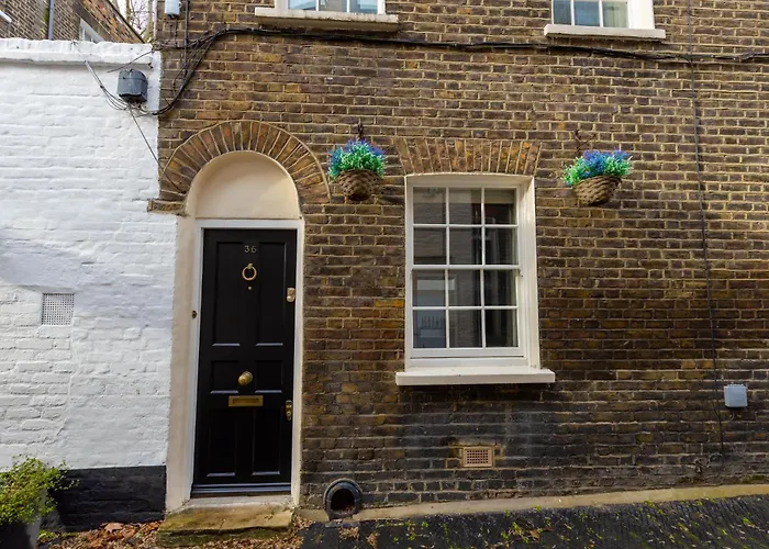 Entire Knightsbridge Mews House