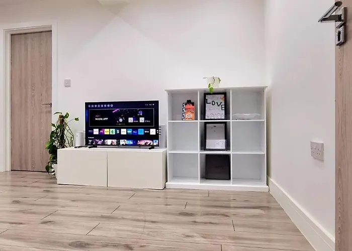 Brand New Flat Close To Turnpike Lane Tube Station