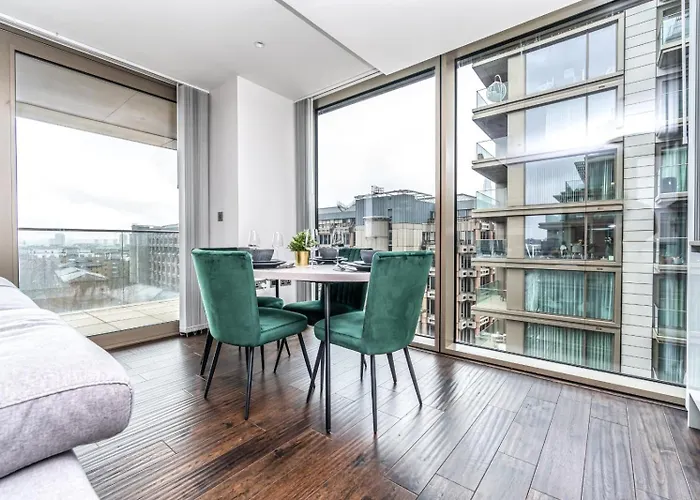 Stunning 2 Bedroom Apartment In Tower Hill