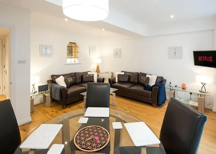 1Bd Modern City Oasis: Near London Attractions