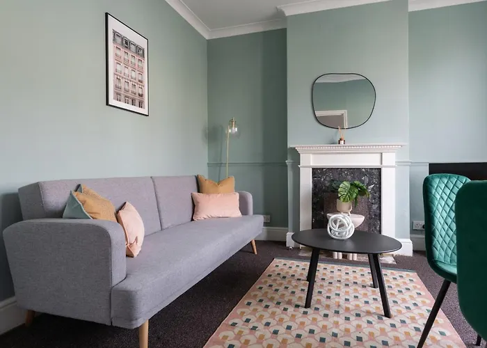 Perry Place - Forest Hill- 3 Bed House