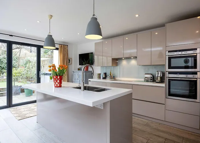 Veeve - Idyllic Elegance