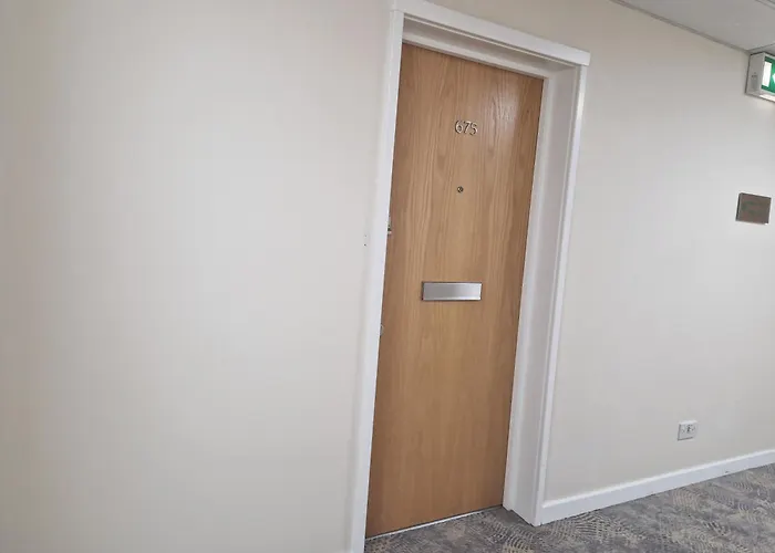 Large 1 Bed Flat Near Hyde Park