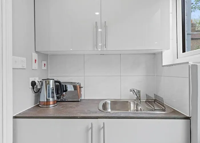 Studio In Wood Green With Private Garden