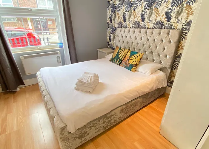Impeccable 2-Bed Apartment In Central London
