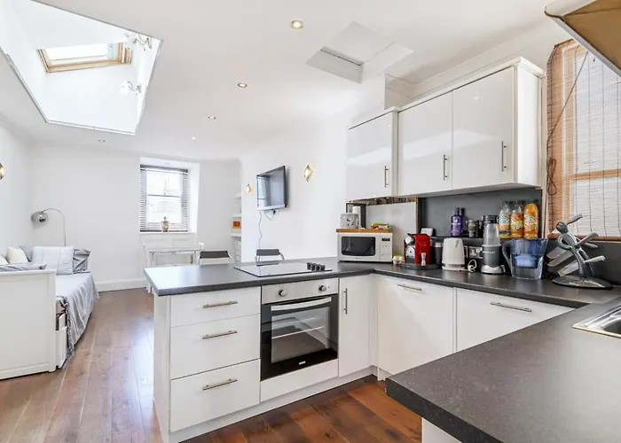 Chancery\'S Loft Private Apartment