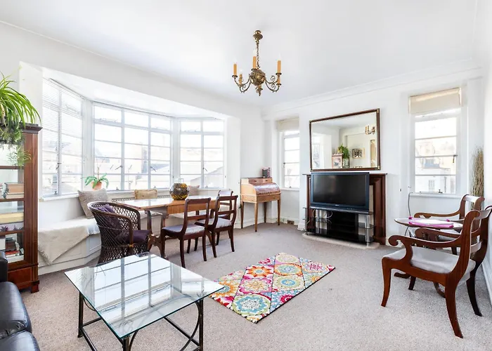 Executive Knightsbridge Apartment