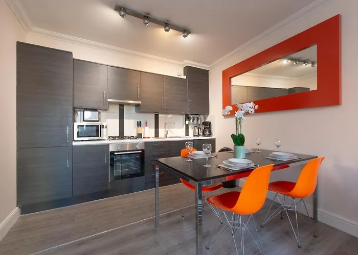 Welcoming And Radiant - One Bedroom Apartment In The Heart Of South
