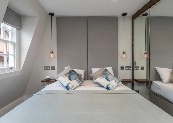 Luxury Georgian House In Marylebone: Modern 1-Bed Retreat