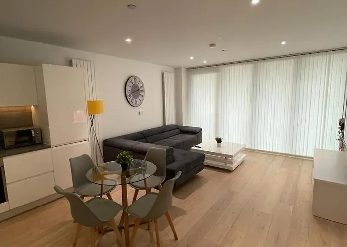 2Bed Royal Wharf London