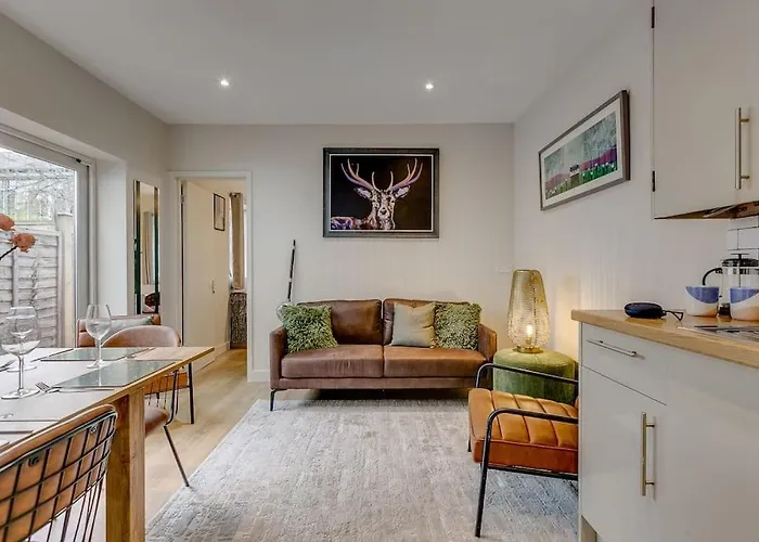 Chic 3 Bedroom Brixtonclapham Apartment Near Tube