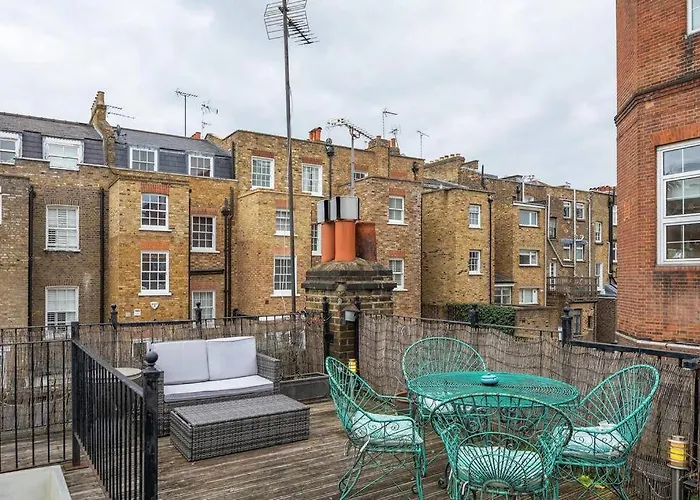 Exceptional Mews House In Chelsea