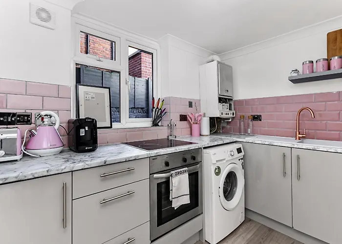 Amazing 2 Bedroom Flat In London