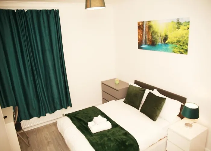 Cricklewood Deluxe Ensuite Room