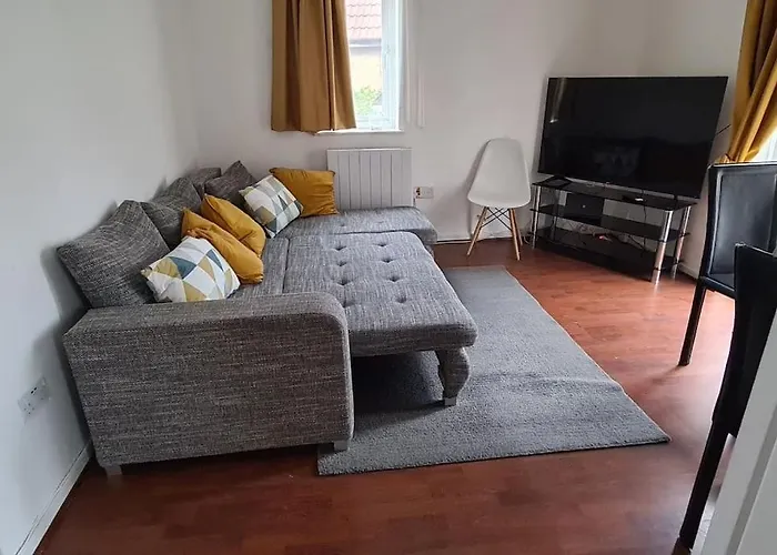 Private 2 Bed Flat Close To Excel & City Airport