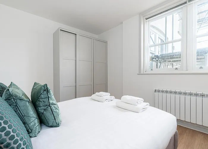 Stylish 1 Bed Flats In Soho, Next To Piccadilly Circus And Trafalgar Square