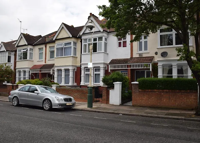 Nice 3 Bedroom Apartment - Ealing