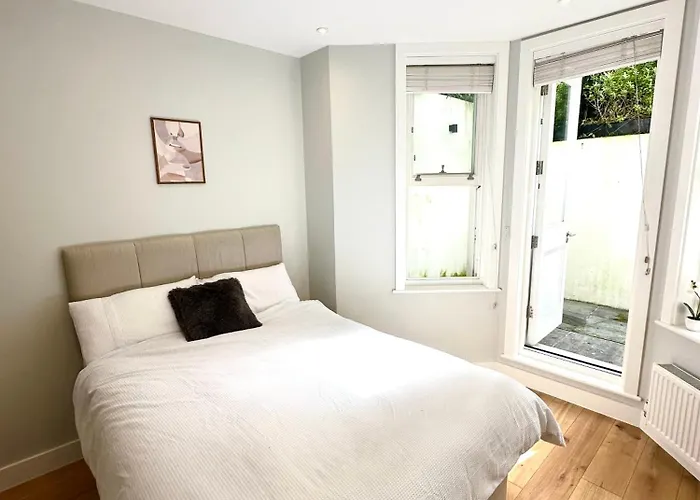 Modern Studio In Kensington