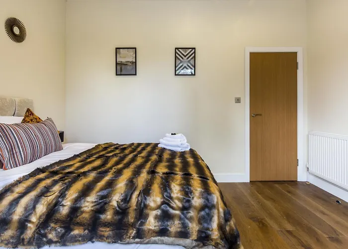 Ealing Queen Of The Suburbs One Bedroom Apartment Pass The Keys