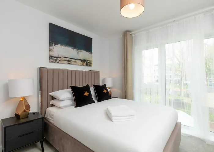 Deluxe South Central London Apartment