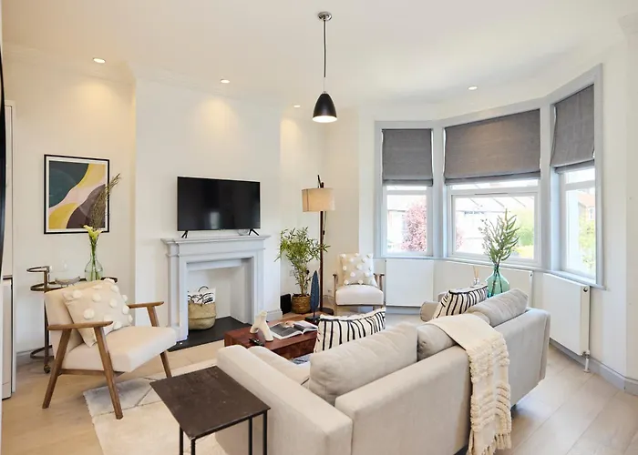 The Leghorn Quarters - Modern 3Bdr With Balcony