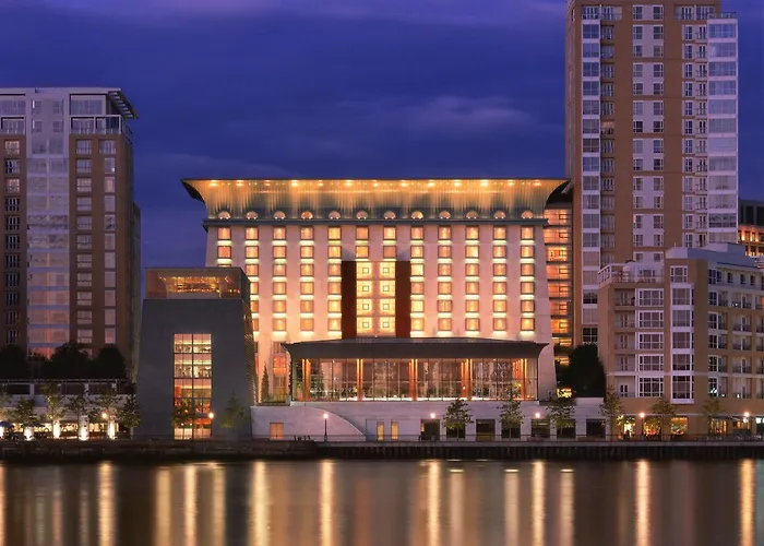 Canary Riverside Plaza Hotel