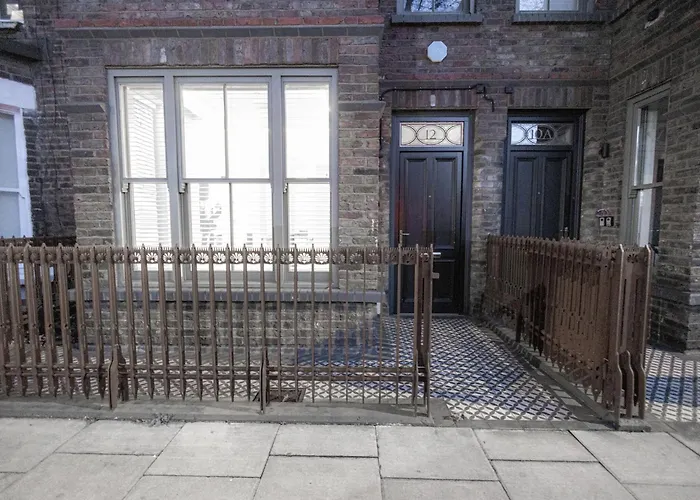 Modern Deluxe Five Bedroom House Near Chalk Farm Station By Belvilla