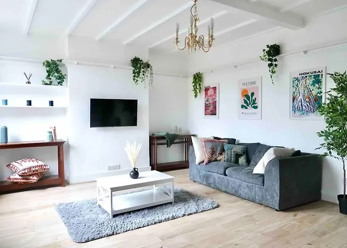 5 Bed Luxury London Home