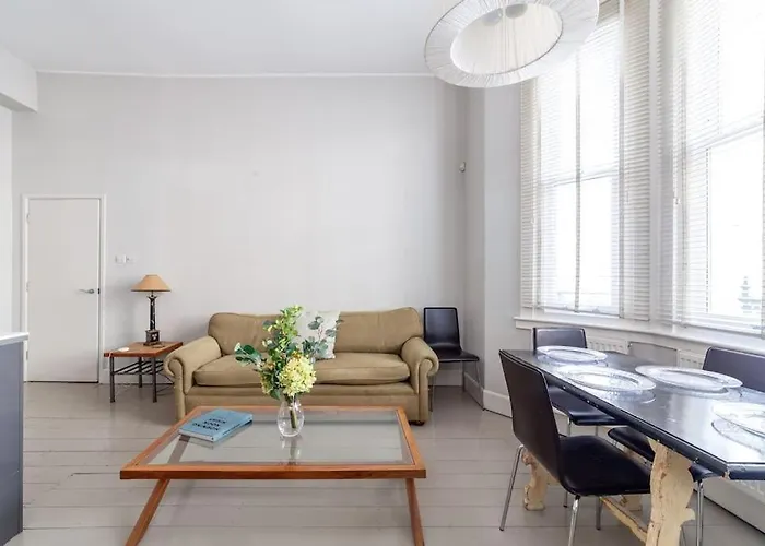 Prime Location - Stylish Apartment In Barons Court