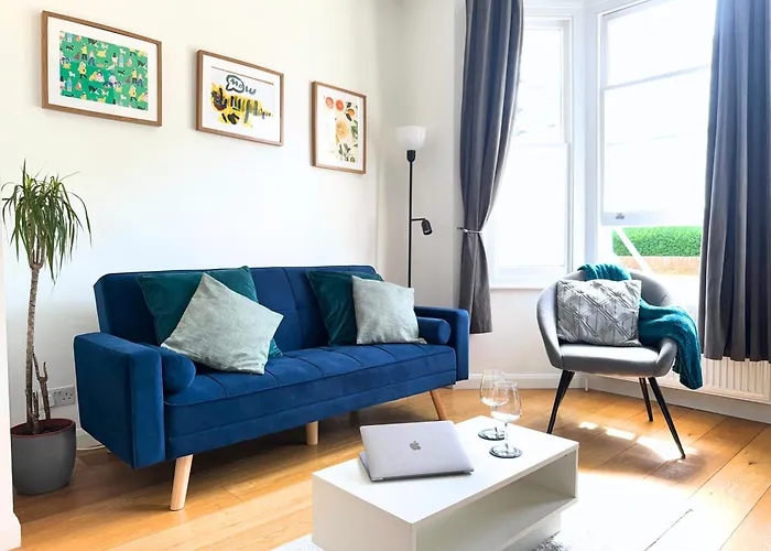 Charming Victorian Retreat In West Hampstead