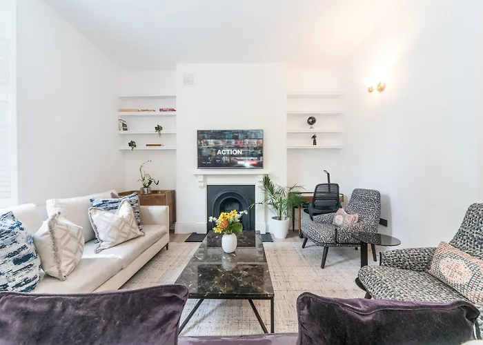 Pass The Keys Comfort Style - Near Notting Hill