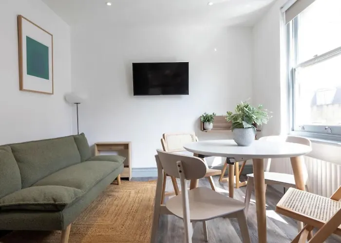 Urban Chic: Stylish 1-Bed In The Heart Of The City