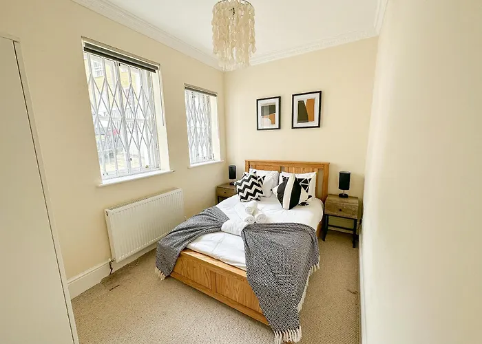 Luxury 3Bedroom Apartment In Thames-Side London Living