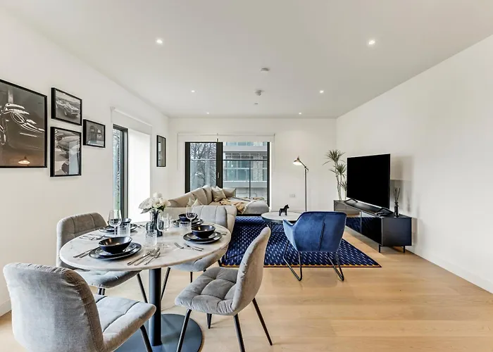 Khayat Homes - The Great Escape - 3 Bed Luxury Apt