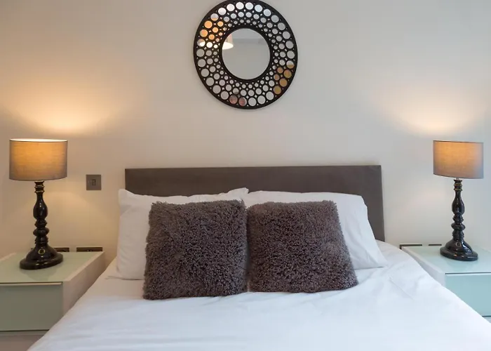 Central Tower Bridge Apartment
