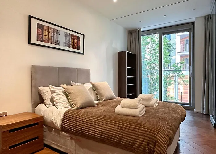Luxury 2Bed 2Bath In Nine Elms In Modern Development