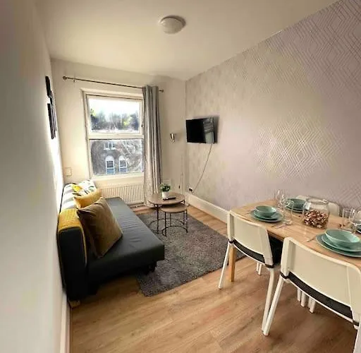 2 Bed Apt Sofa Bed Up To 6