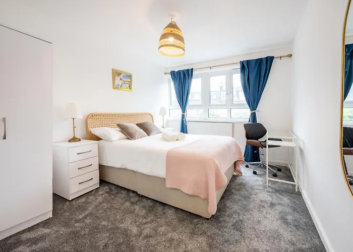 Nice 2-Bed Flat Near Earls Court