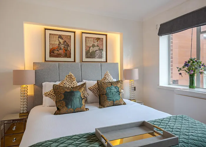 Charming 2 Bed Flat In Knightsbridge London Balcony View Of Harrods