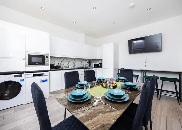 Beautiful 3-Bed Apartment In Shepherd\'S Bush