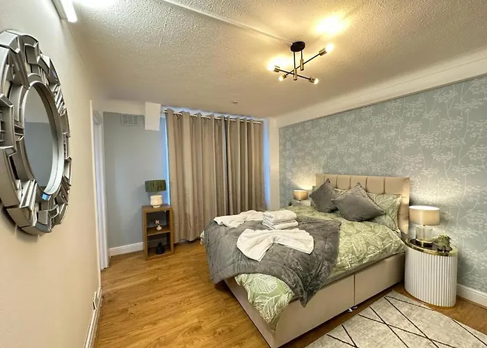 Edgware Road Three Bedroom Apartment