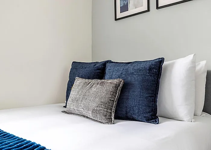 Finsbury Park Retreat Modern Comfort