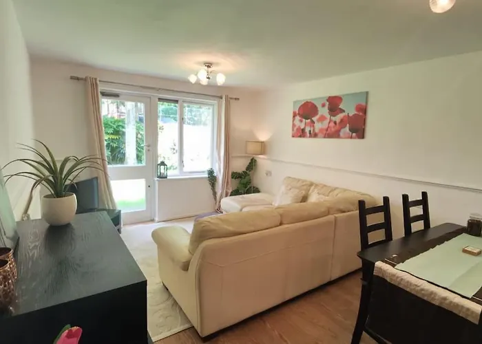 2 Bed Brick Lane Flat, Liverpool St