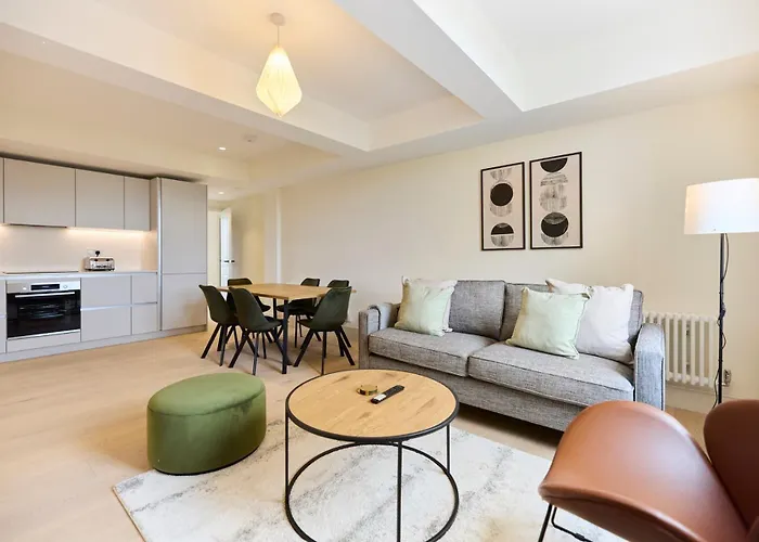 The East London Mile Hideout - Trendy 3Bdr Flat With Balcony