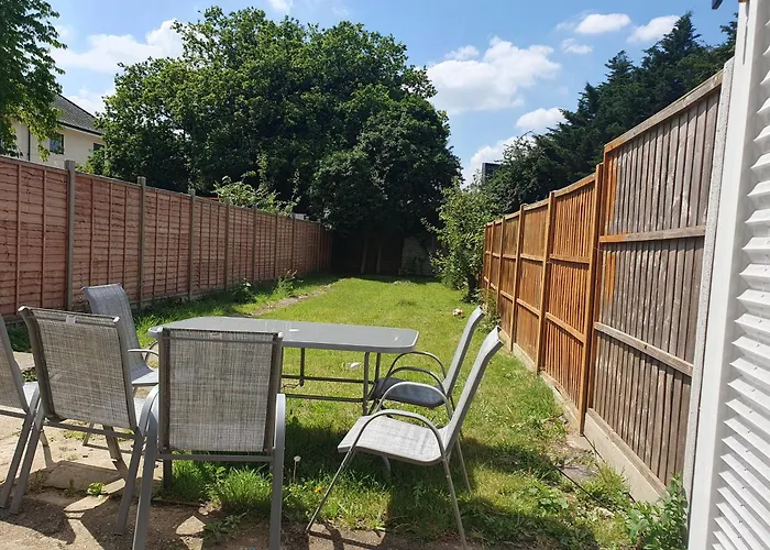 Modern 2 Bedroom Apt 3 Min Walk To Tube Station