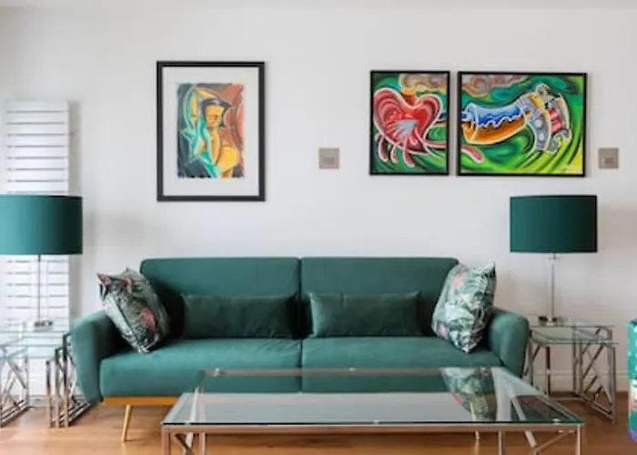 Modern And Large Oasis Flat In Camden With Patio